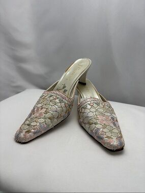 J.Renee Women’s Sz9.5 Pastel Floral Embroidered Pointed-Toe Kitten Heels #0293